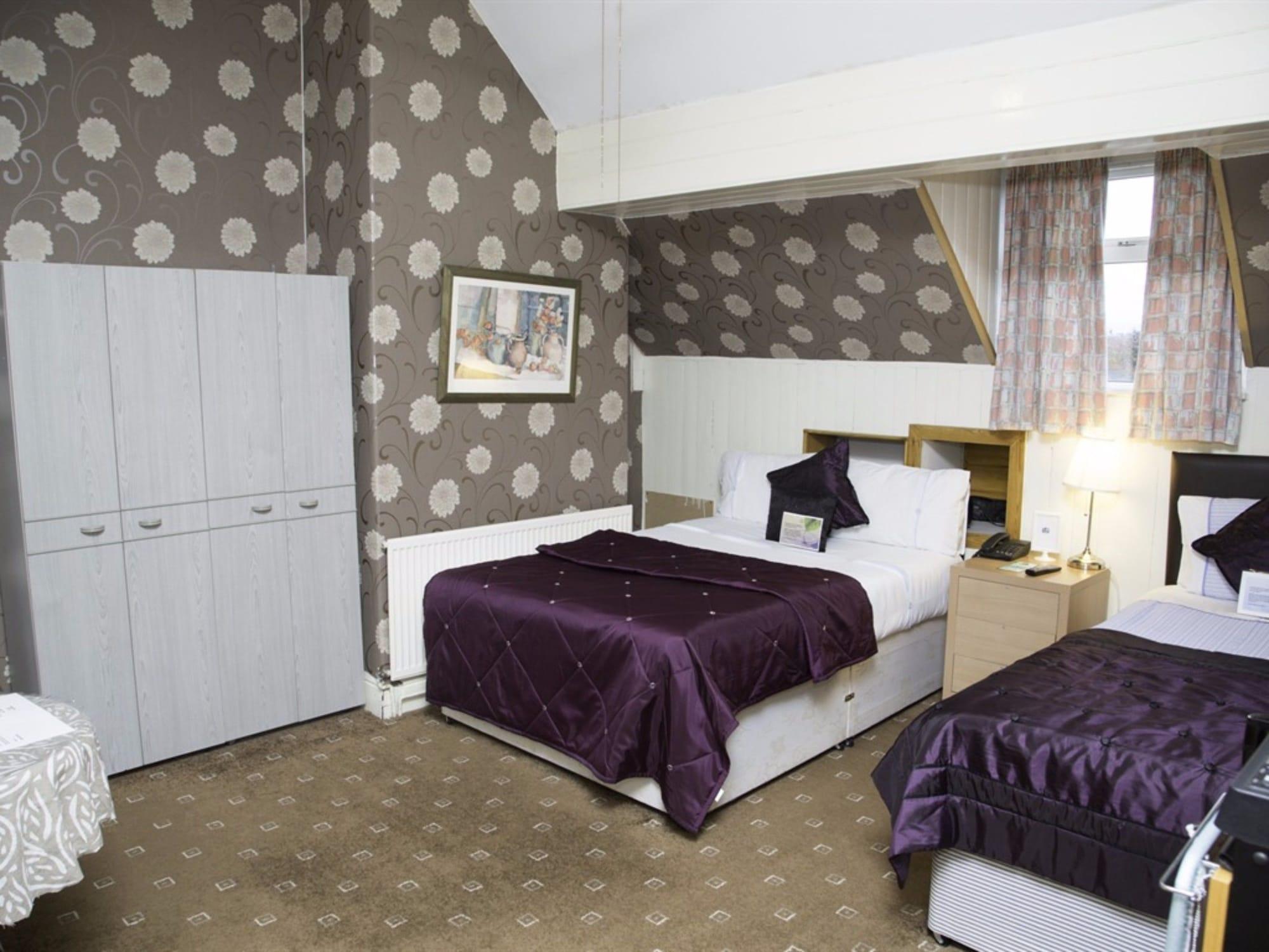 Ashfield 3* Huddersfield