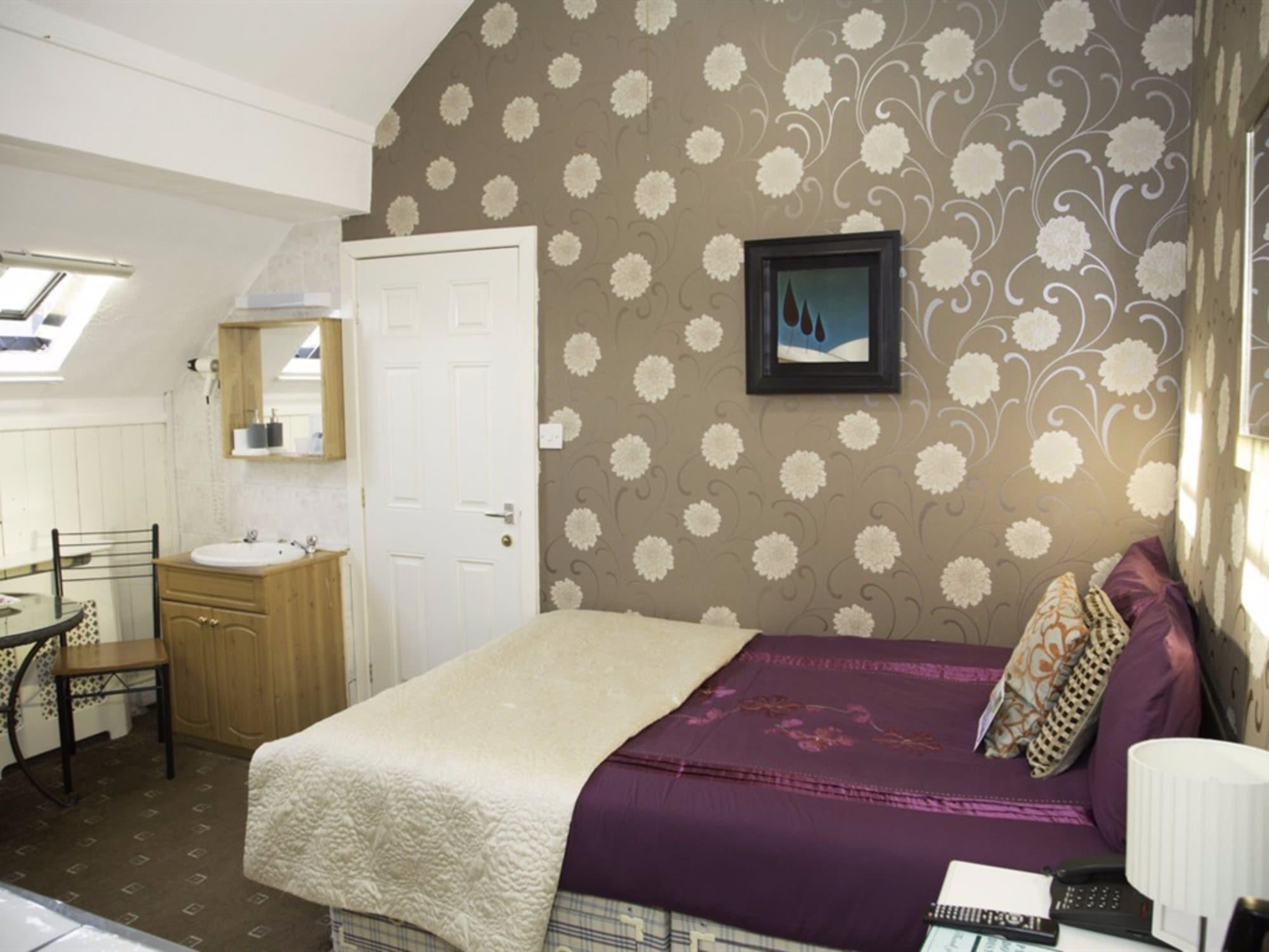 Ashfield 3* Huddersfield