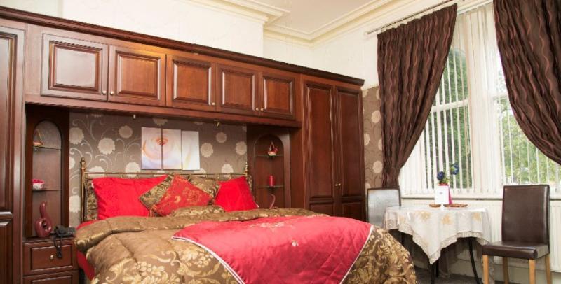 Ashfield 3* Huddersfield